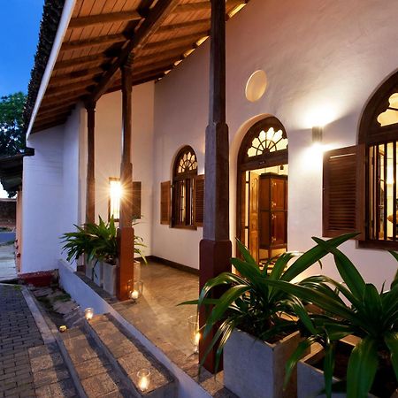 A 03 Bedroom Villa In Galle Fort With Roof Terrace & Pool Екстер'єр фото
