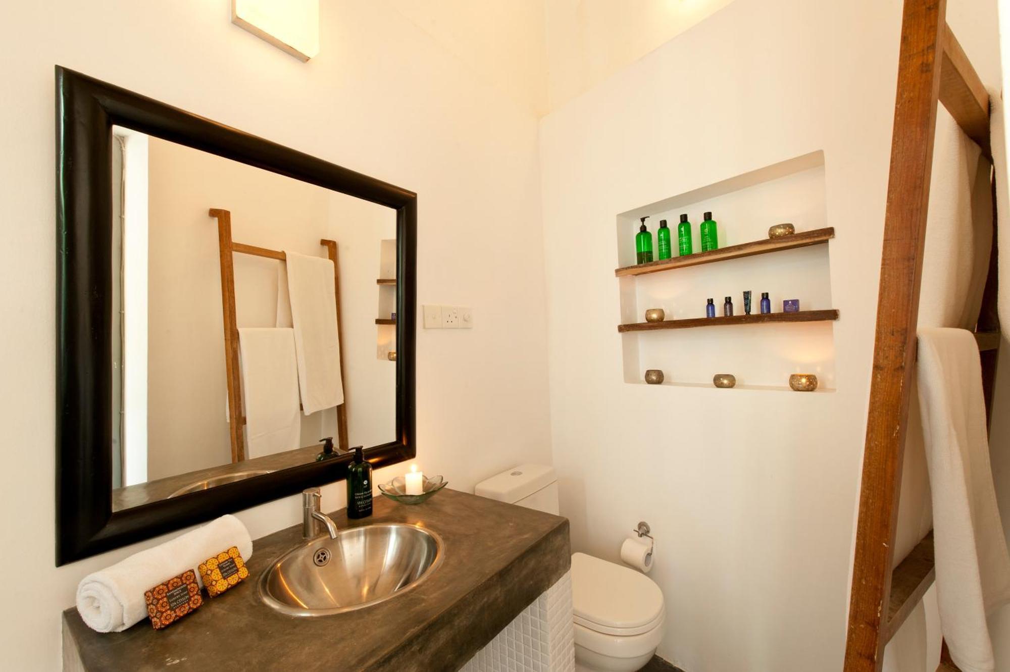 A 03 Bedroom Villa In Galle Fort With Roof Terrace & Pool Екстер'єр фото